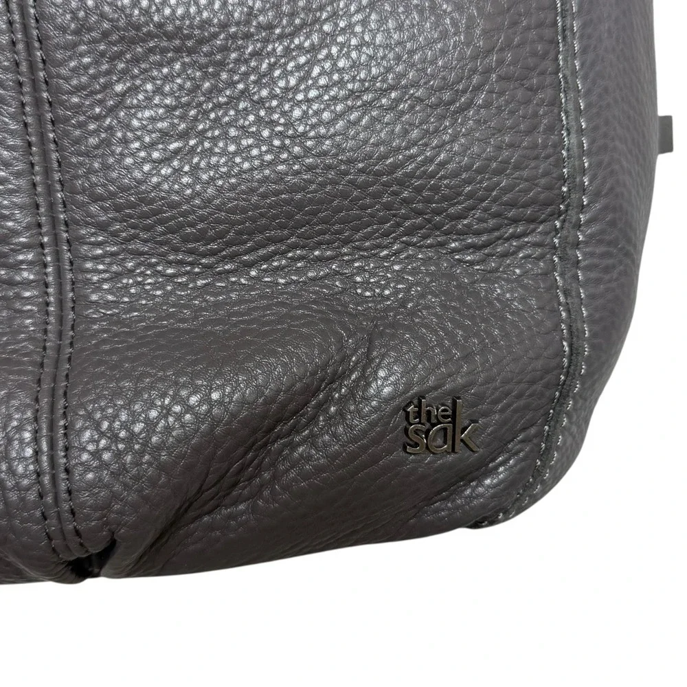 The Sak sak pebble